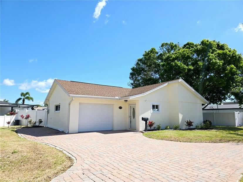 Picture of 8719 Sunlit Cove Drive Ne, St Petersburg FL 33702