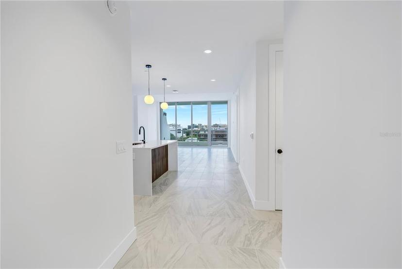 Picture of 777 3Rd Avenue N Unit 707, St Petersburg FL 33701