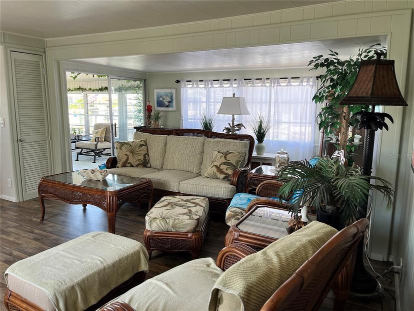 Picture of 7030 Mount Arlington Drive Ne Unit 409, St Petersburg FL 33702