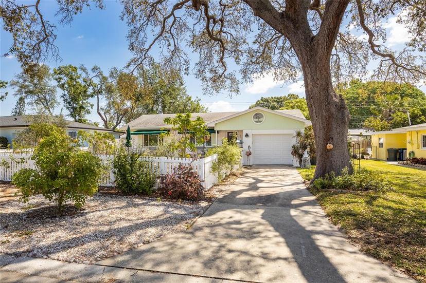 Picture of 903 Emerson Dr, Dunedin FL 34698