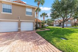 Picture of 5340 Edgewater Way Unit 1, Oxford, FL 34484