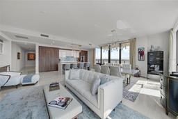 Picture of 2103 Bayshore Boulevard Unit 1701, Tampa, FL 33606