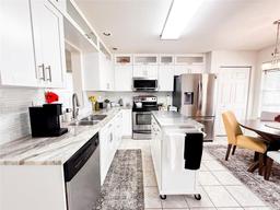 Picture of 4574 SW 48Th Way Unit 104, Gainesville, FL 32608