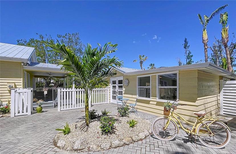 Picture of 763 Siesta Drive, Sarasota FL 34242