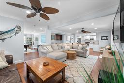 Picture of 4912 W Bay Way Drive, Tampa, FL 33629