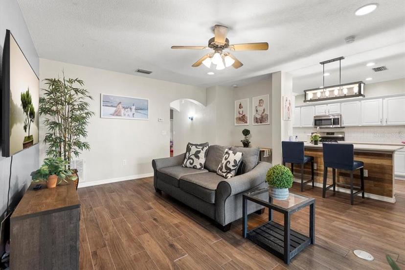 Picture of 6230 Gannetdale Drive, Lithia FL 33547