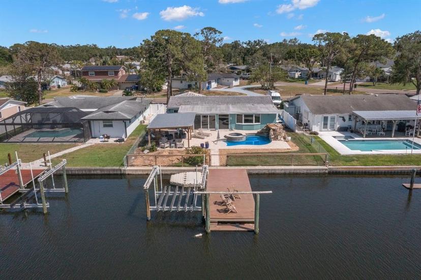 Picture of 221 Tallahassee Drive Ne, St Petersburg FL 33702