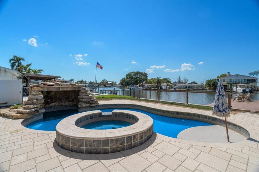 Picture of 221 Tallahassee Drive Ne, St Petersburg FL 33702