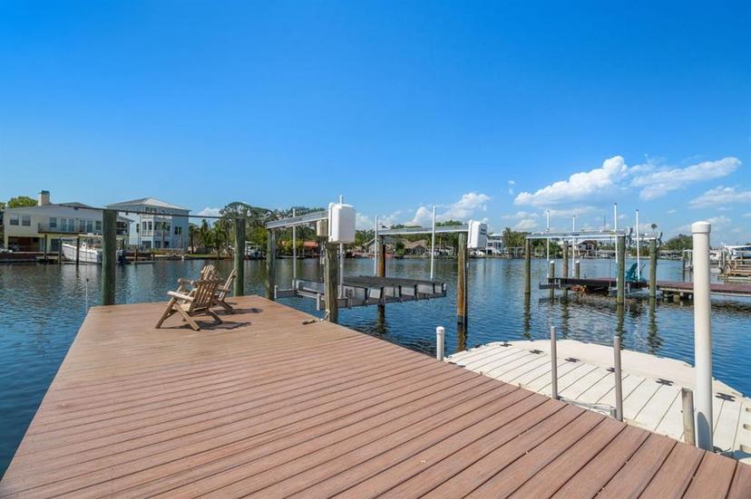 Picture of 221 Tallahassee Drive Ne, St Petersburg FL 33702