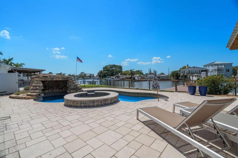 Picture of 221 Tallahassee Drive Ne, St Petersburg FL 33702
