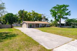 Picture of 1915 Lakeshore Boulevard, St Cloud, FL 34769