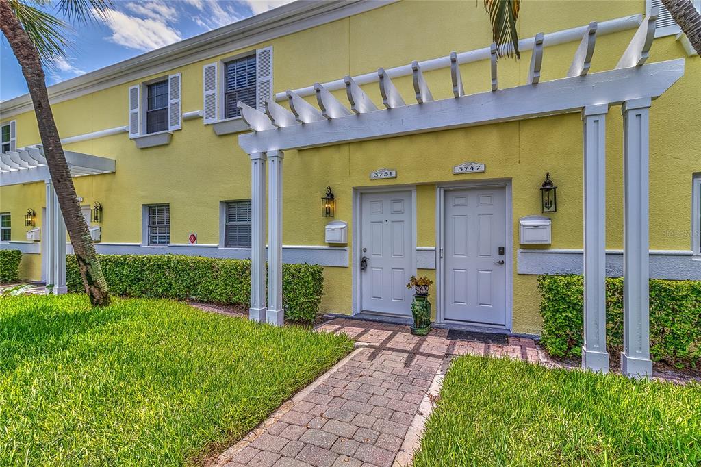 Picture of 3751 Pompano Drive Se Unit 3751, St Petersburg, FL 33705