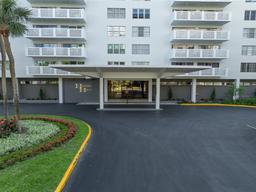 Picture of 2401 Bayshore Boulevard Unit 1204, Tampa, FL 33629