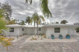 Picture of 306 Island Circle, Sarasota, FL 34242