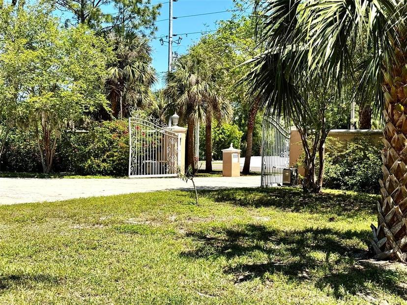 Picture of 1516 Bayshore Boulevard, Dunedin FL 34698