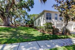 Picture of 9814 Ashburn Lake Drive, Tampa, FL 33610