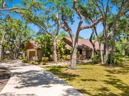 Picture of 4917 Hidden Oaks Trail, Sarasota, FL 34232