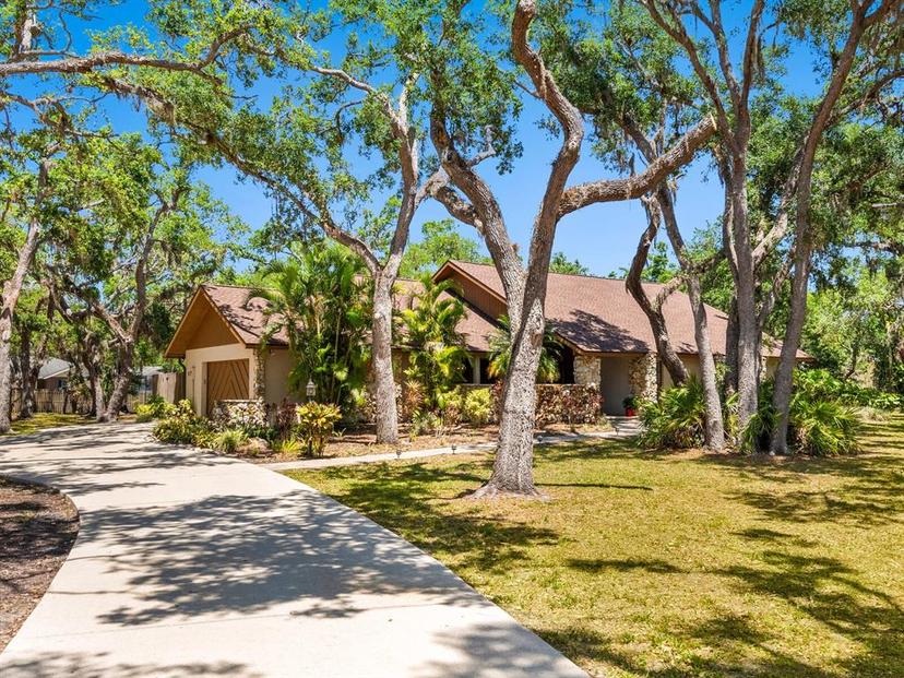 Picture of 4917 Hidden Oaks Trail, Sarasota FL 34232