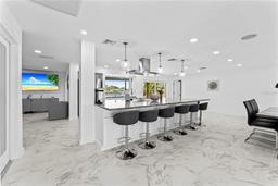 Picture of 340 Palm Island Ne, Clearwater, FL 33767