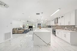 Picture of 1557 Robinson Drive N, St Petersburg, FL 33710