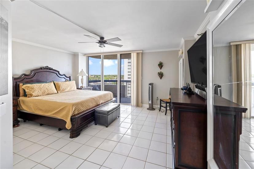 Picture of 2413 Bayshore Boulevard Unit 801, Tampa FL 33629