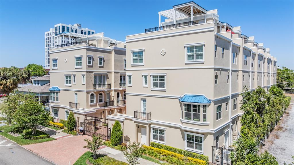 Picture of 409 Regent Lane N, St Petersburg, FL 33701