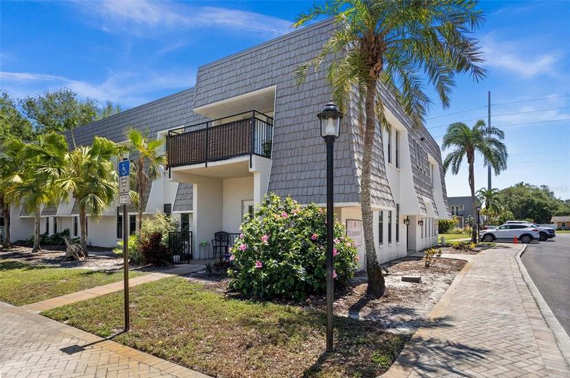 Picture of 716 Lyndhurst Street Unit 702, Dunedin FL 34698