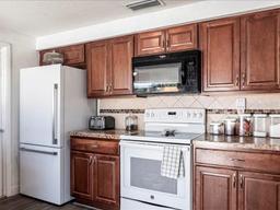 Picture of 582 Ridgewood Street Nw, Port Charlotte, FL 33952