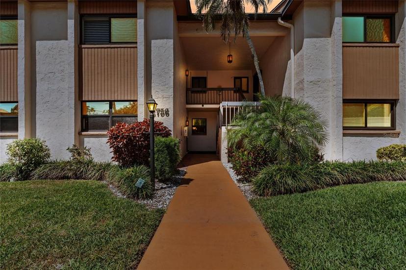 Picture of 2756 Clubhouse Drive Unit 101, Sarasota FL 34232