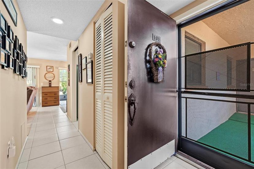 Picture of 2756 Clubhouse Drive Unit 101, Sarasota FL 34232