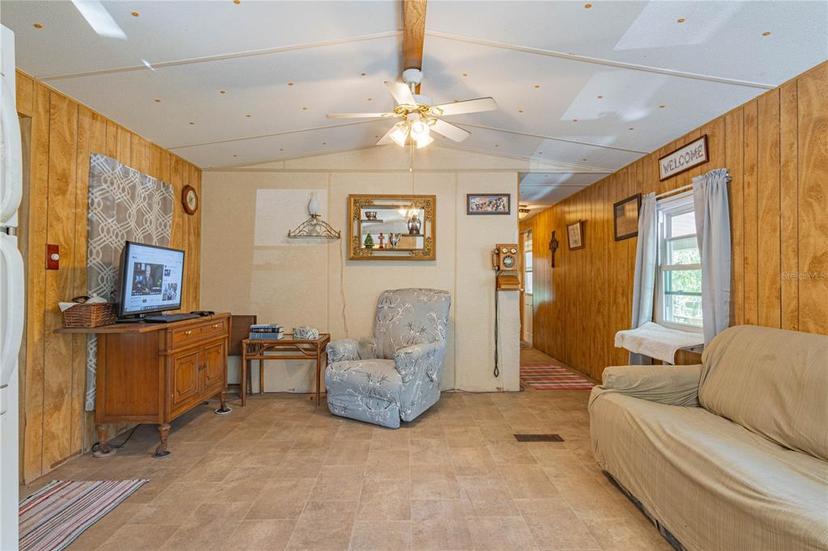 Picture of 1674 Cr 434, Lake Panasoffkee FL 33538