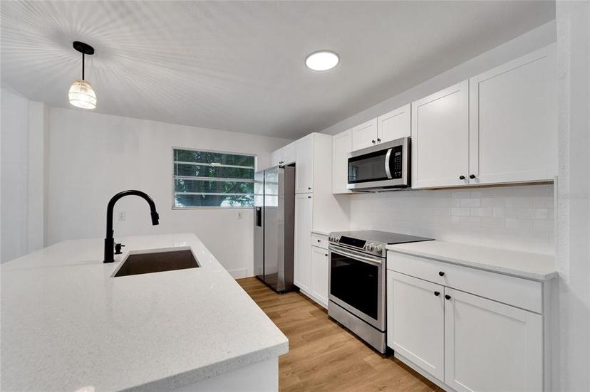 Picture of 800 N Church Avenue, Mulberry FL 33860