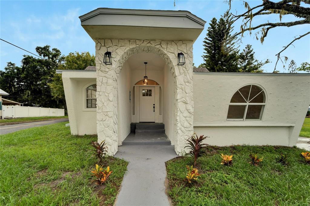 Picture of 800 N Church Avenue, Mulberry, FL 33860