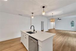 Picture of 800 N Church Avenue, Mulberry, FL 33860