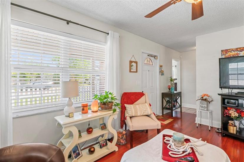 Picture of 6556 S West Shore Circle, Tampa FL 33616