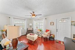 Picture of 6556 S West Shore Circle, Tampa, FL 33616