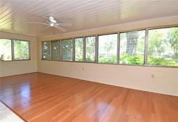 Picture of 1125 N Mc Donald St, Mount Dora, FL 32757