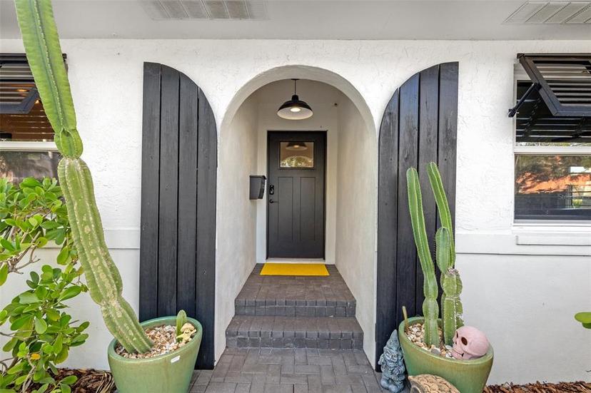Picture of 546 Rafael Boulevard Ne, St Petersburg FL 33704