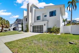 Picture of 5924 Bayview Circle S, Gulfport, FL 33707
