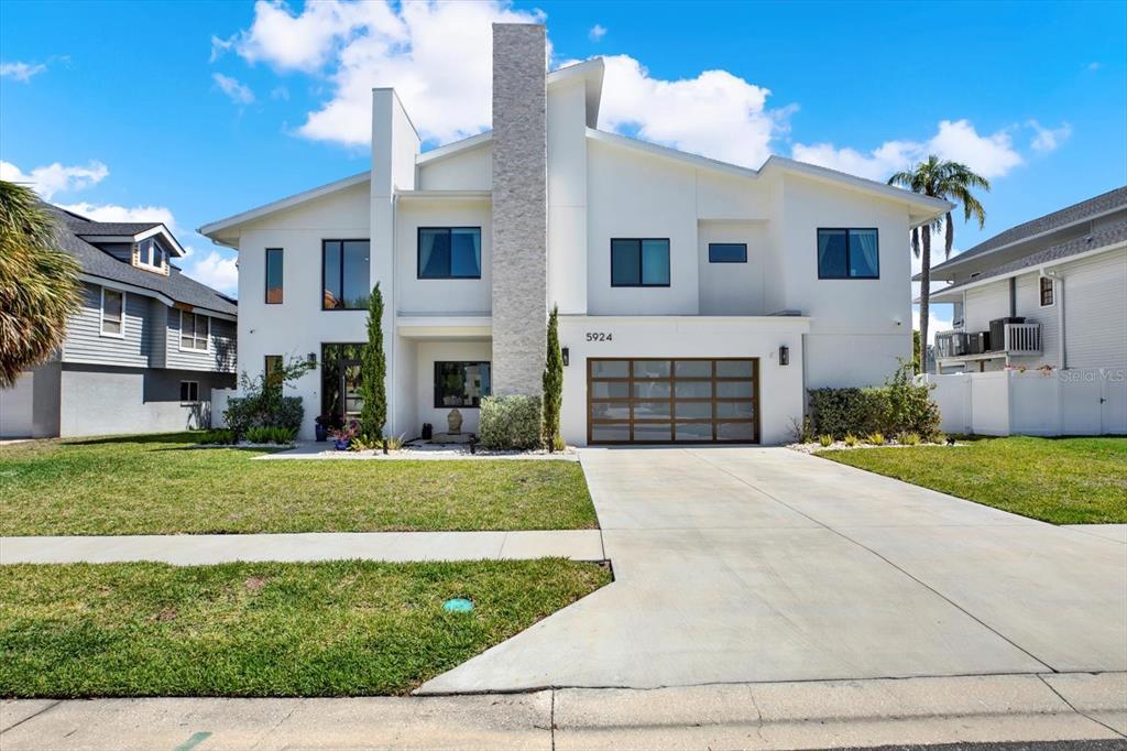 Picture of 5924 Bayview Circle S, Gulfport, FL 33707