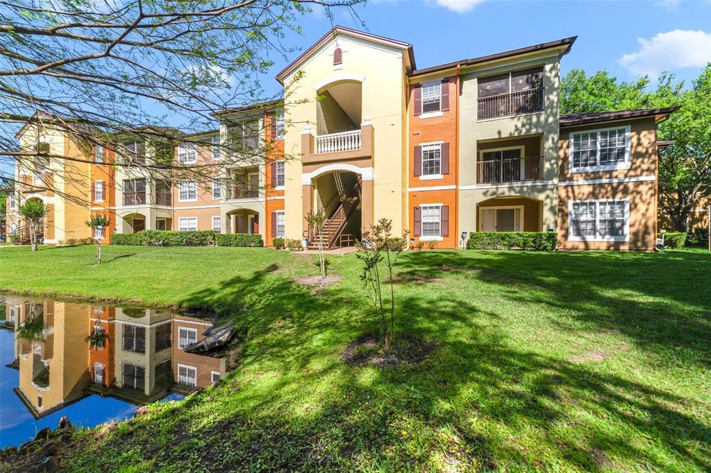 Picture of 725 Crest Pines Drive Unit 422, Orlando, FL 32828