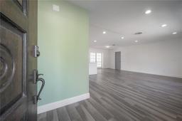 Picture of 6765 Ralston Beach Circle, Tampa, FL 33614