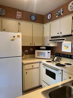 Picture of 8405 Laurelon Place Unit Na, Temple Terrace, FL 33637
