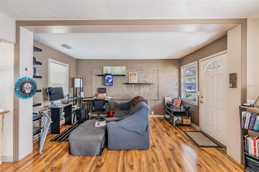 Picture of 1025 W Berry Avenue, Tampa FL 33603
