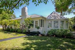 Picture of 306 N Clayton Street, Mount Dora, FL 32757