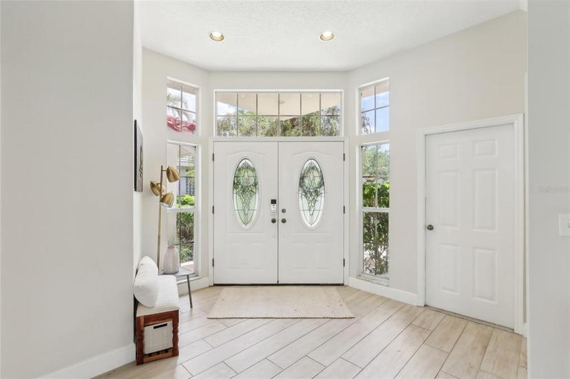 Picture of 915 Live Oak Terrace Ne, St Petersburg FL 33703