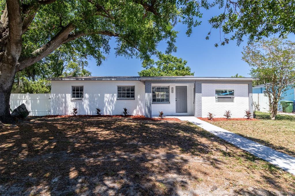 Picture of 704 E 114Th Avenue, Tampa, FL 33612