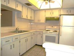 Picture of 821 Patricia Avenue Unit 106, Dunedin, FL 34698