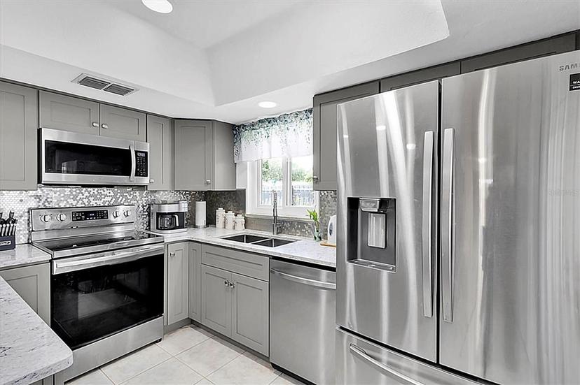 Picture of 1428 Chesterfield Drive, Dunedin FL 34698