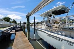 Picture of 426 Islebay Drive, Apollo Beach, FL 33572